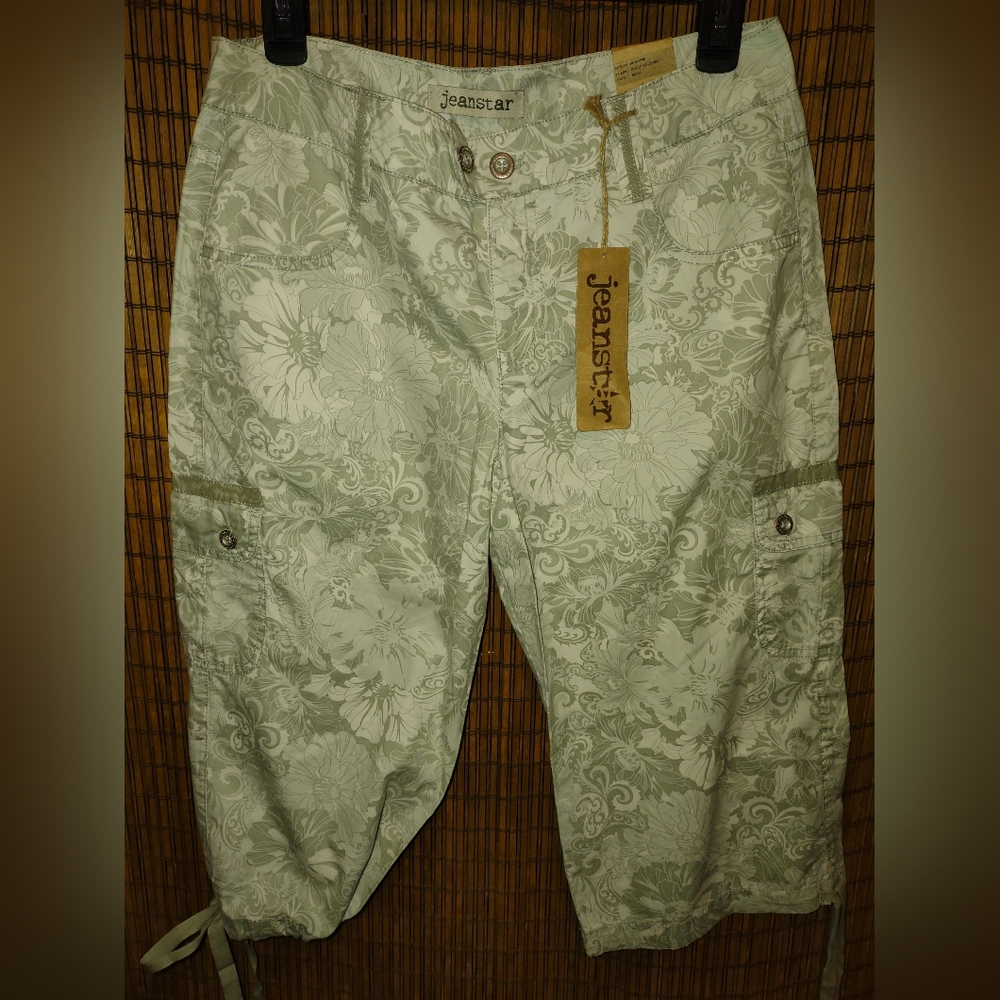 NEW Jeanstar Floral Capris Sizes 8 & 12